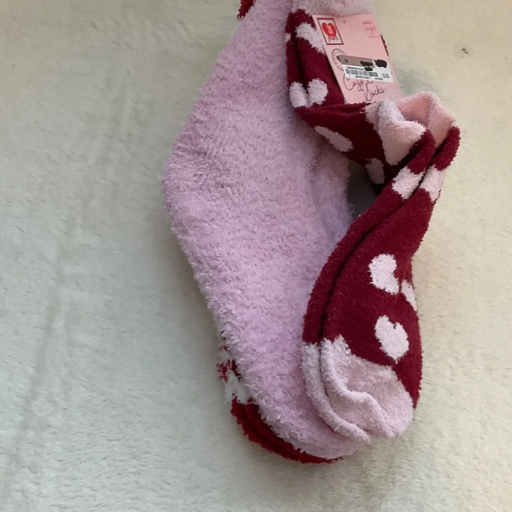 Capelli of New York Heart Pattern Fuzzy Socks - Red and Pink